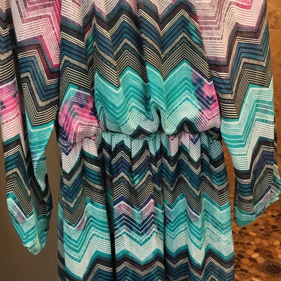 Fun and colorful dress - Picture 2 of 6